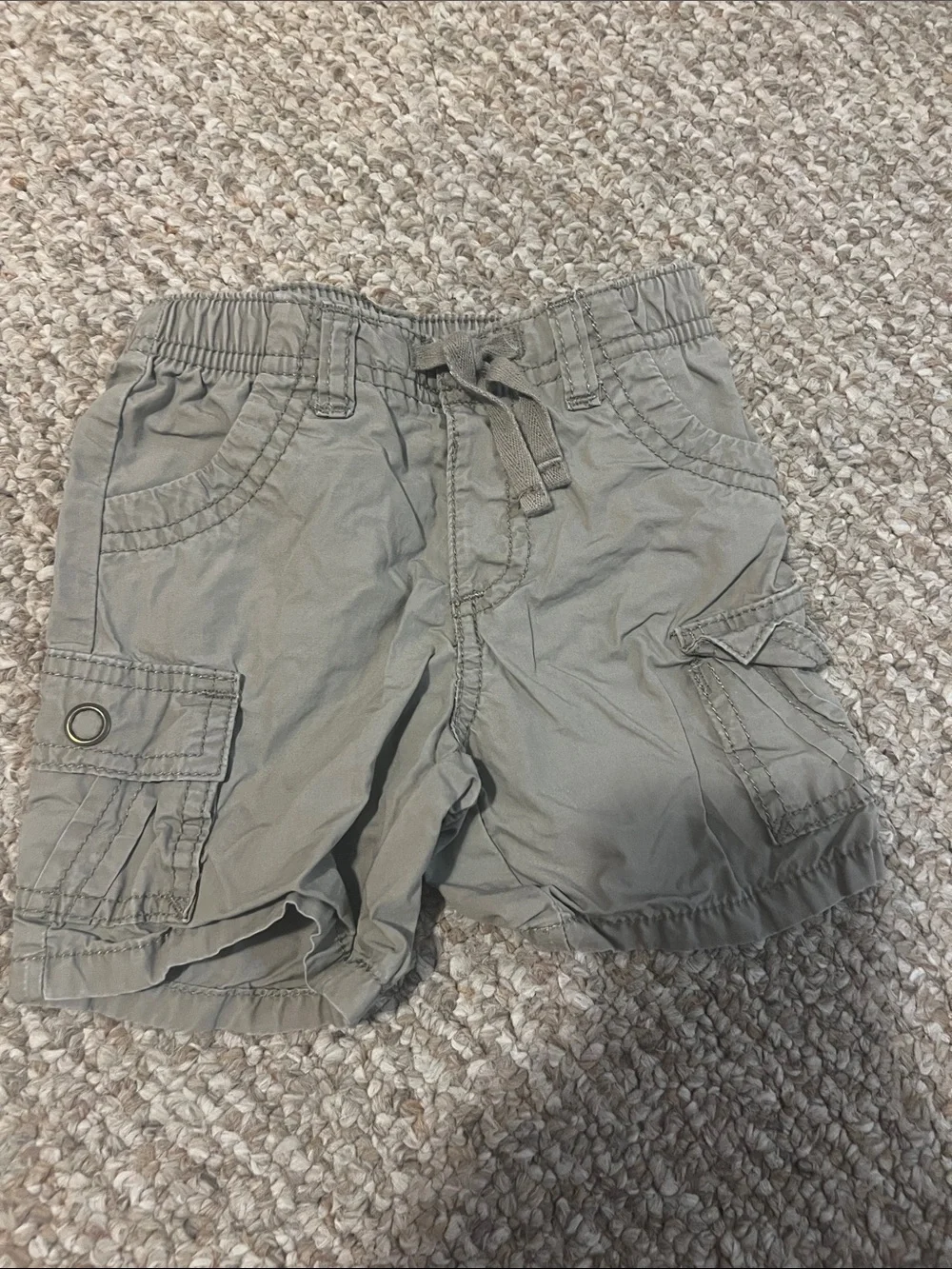 Old Navy Kids Cargo Shorts in Light Gray